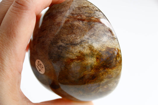 Détails des motifs naturels d’agate mousse sur un bol de 113g