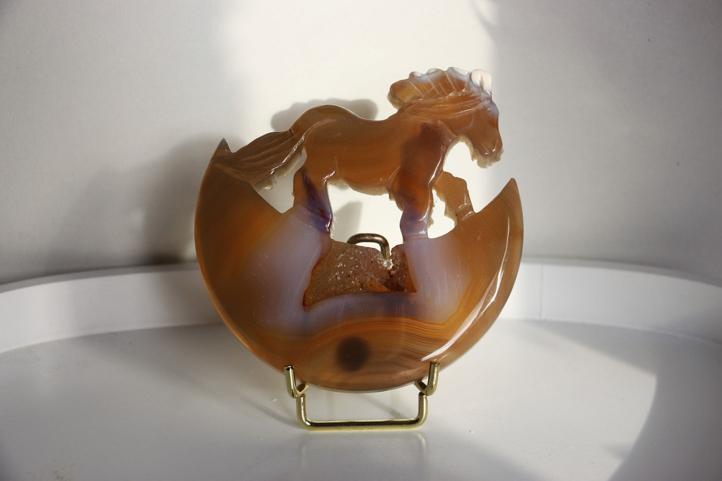 Cheval sur Lune en Agate avec Druse Cristallisée