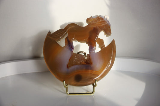 Cheval sur Lune en Agate avec Druse Cristallisée