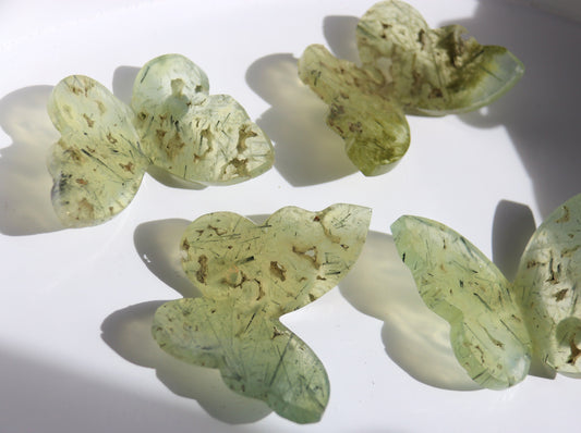 Papillons en Préhnite – Beauté et Sérénité