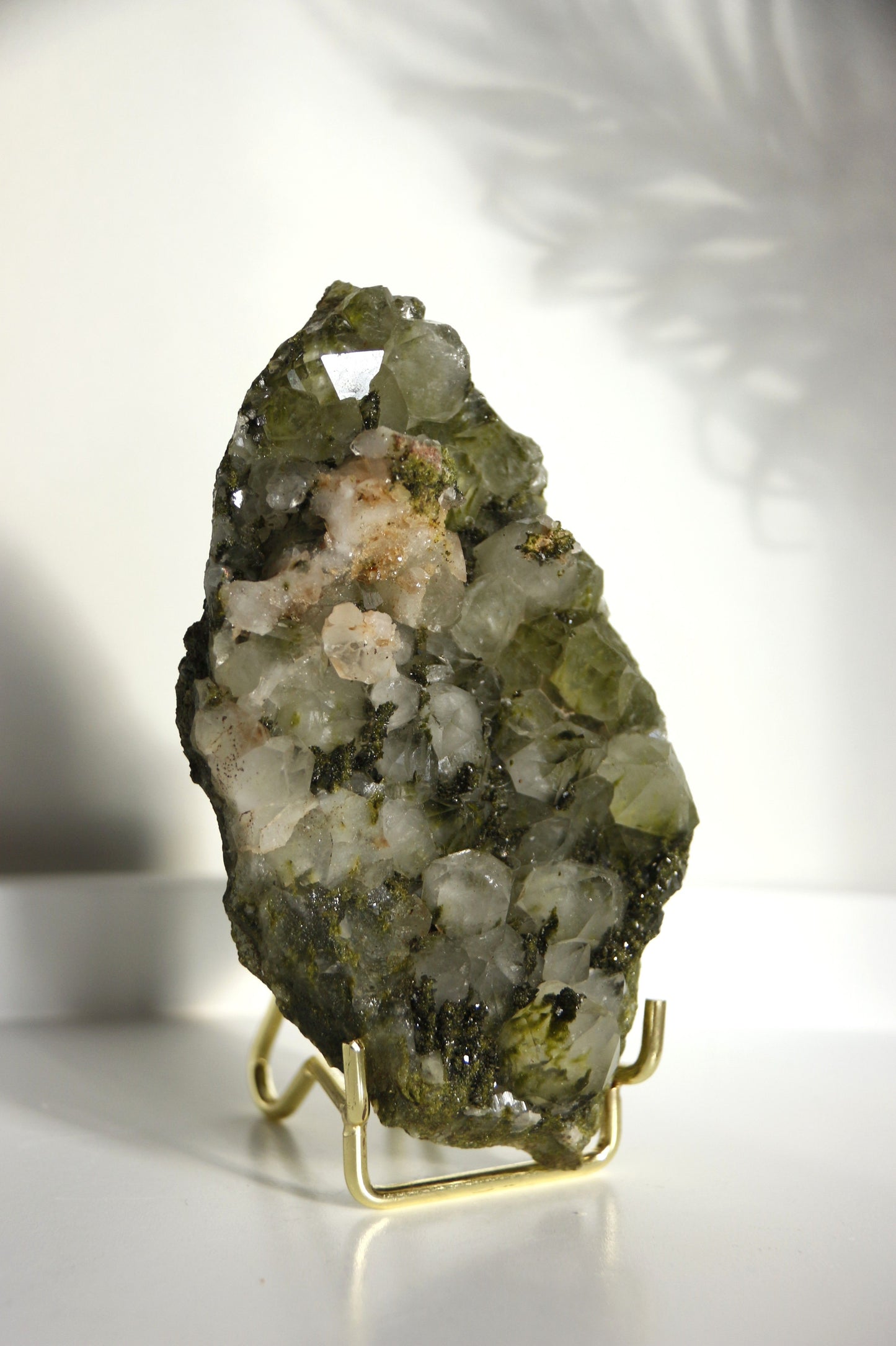 Quartz à épidote naturel de 232g, dimensions 11,6 x 6,3 cm, origine Turquie