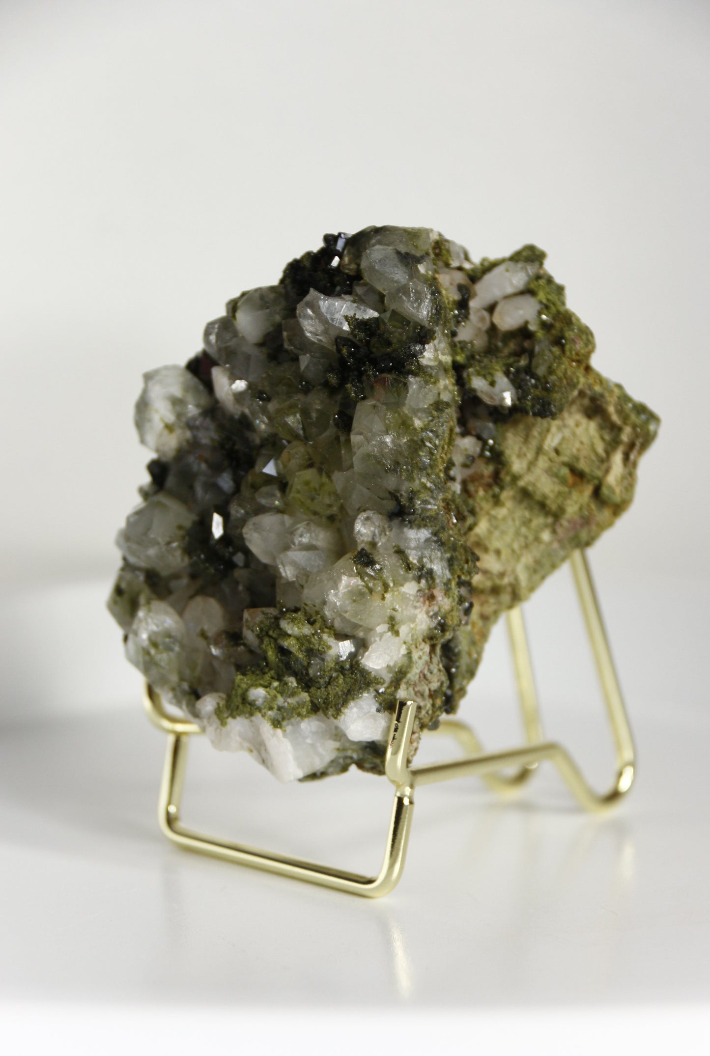 Quartz à épidote naturel de Turquie, 227g, dimensions 8x7 cm