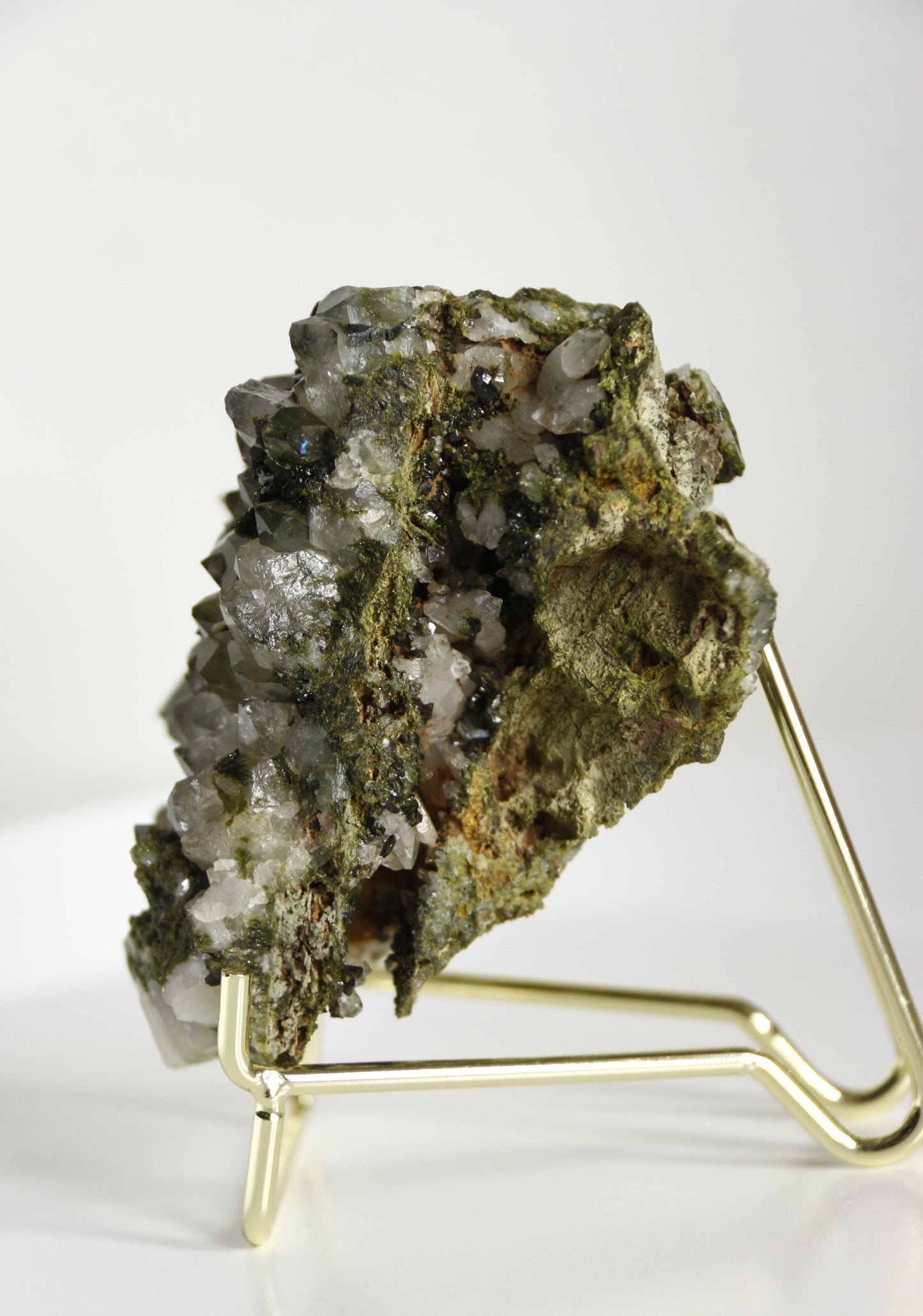 Quartz à épidote naturel de Turquie, 227g, dimensions 8x7 cm