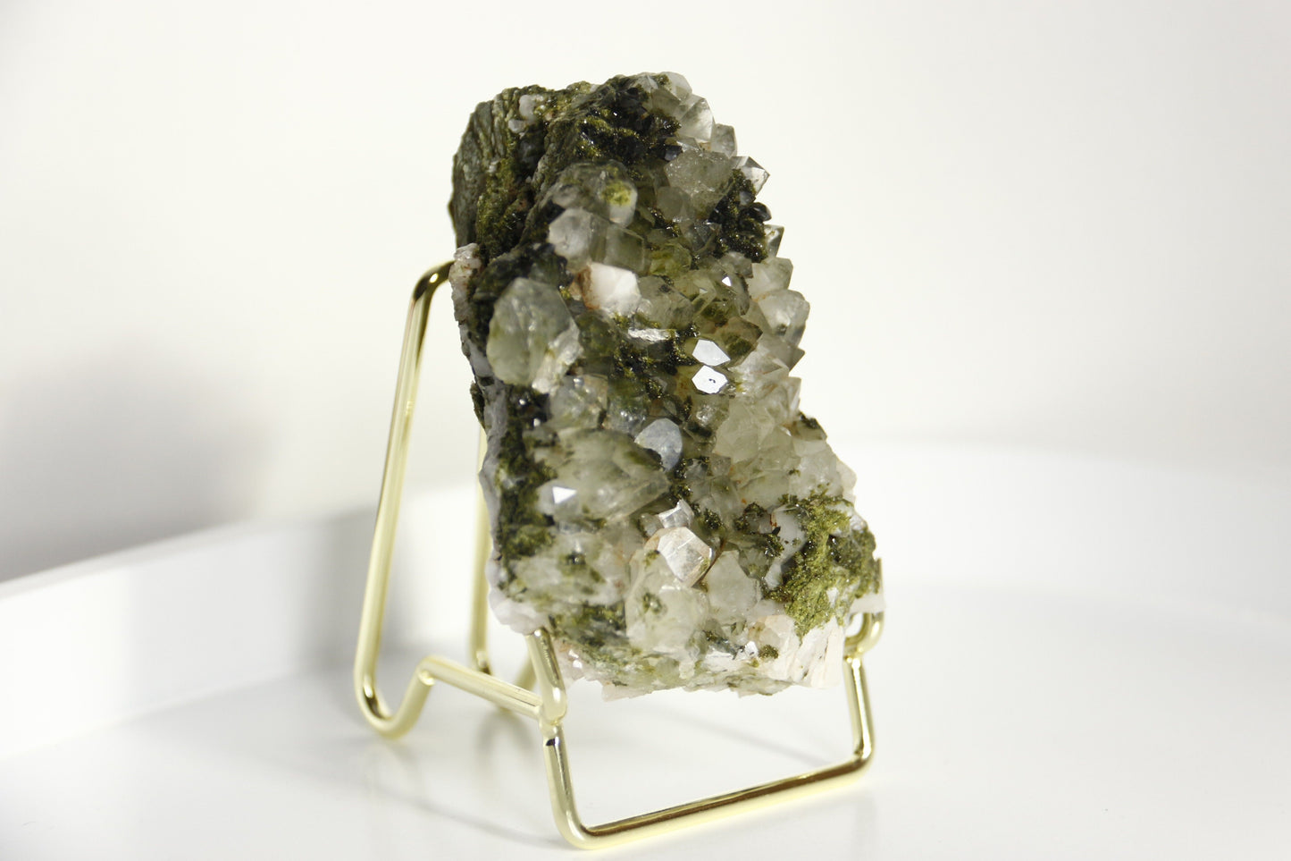 Quartz à épidote naturel de Turquie, 227g, dimensions 8x7 cm