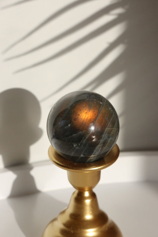 Sphère de Labradorite n°136 - Éclat de coucher de soleil