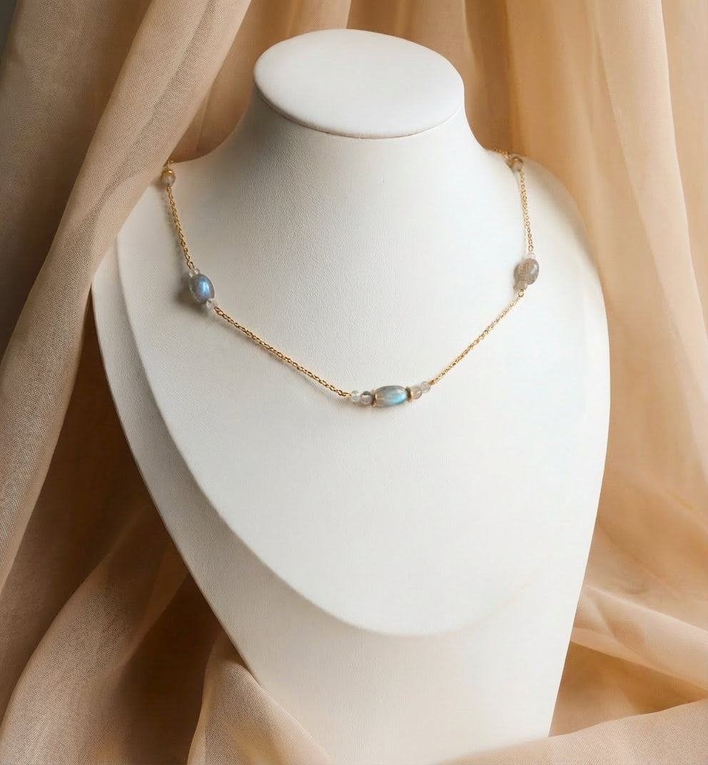 Collier Éos - Labradorite et Acier Inoxydable Doré
