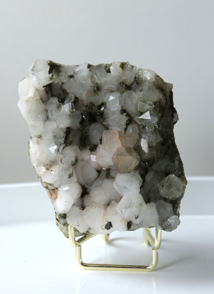 Epidote sur quartz - Pierre brute n°258