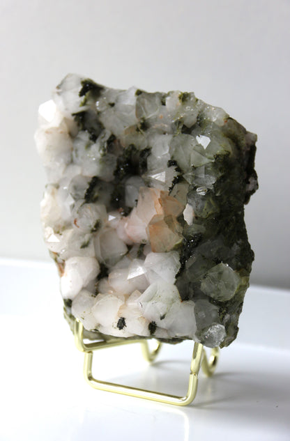 Epidote sur quartz - Pierre brute n°258