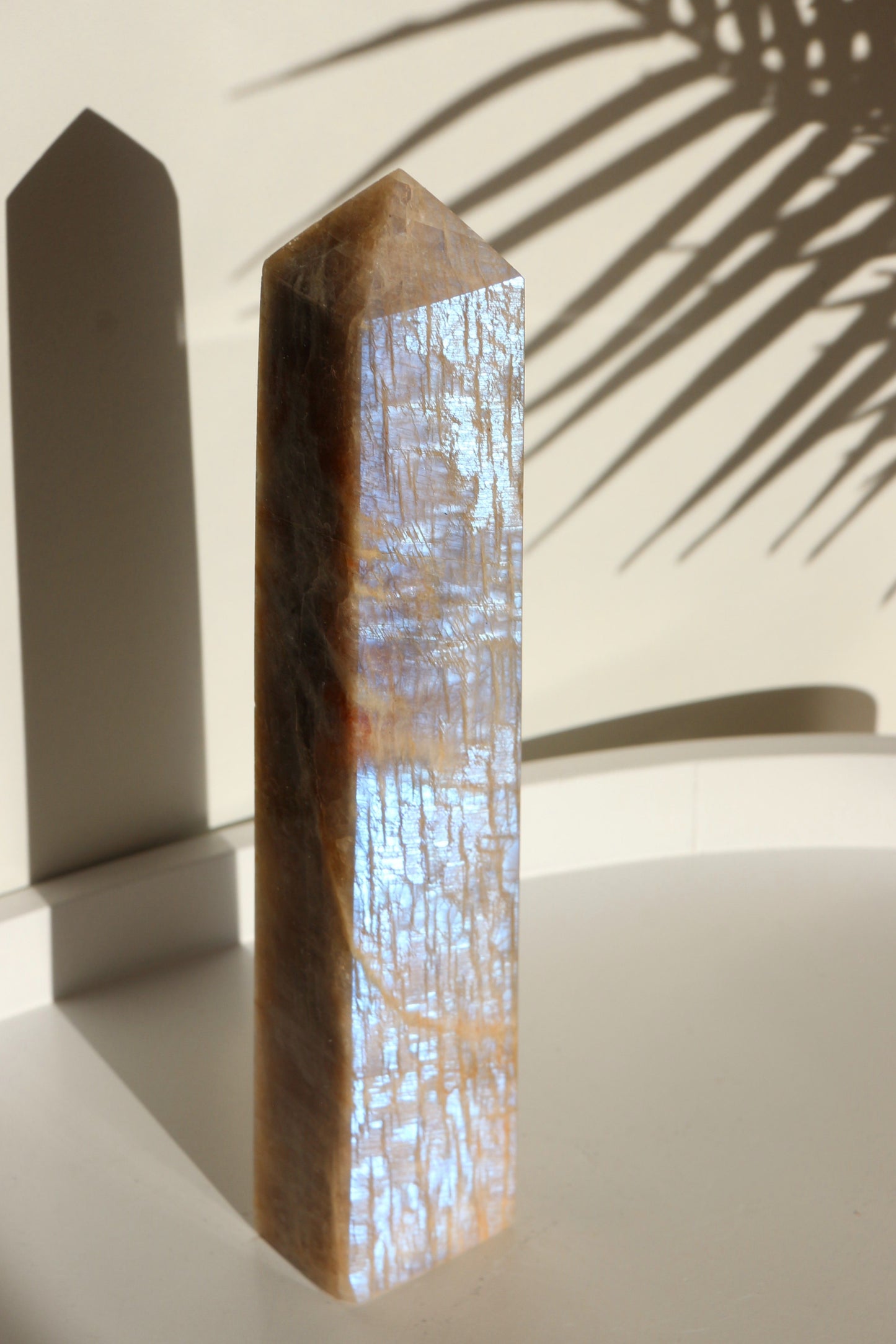 Pointe de pierre de lune adulaire - 20 cm - Reflets bleus célestes ✨