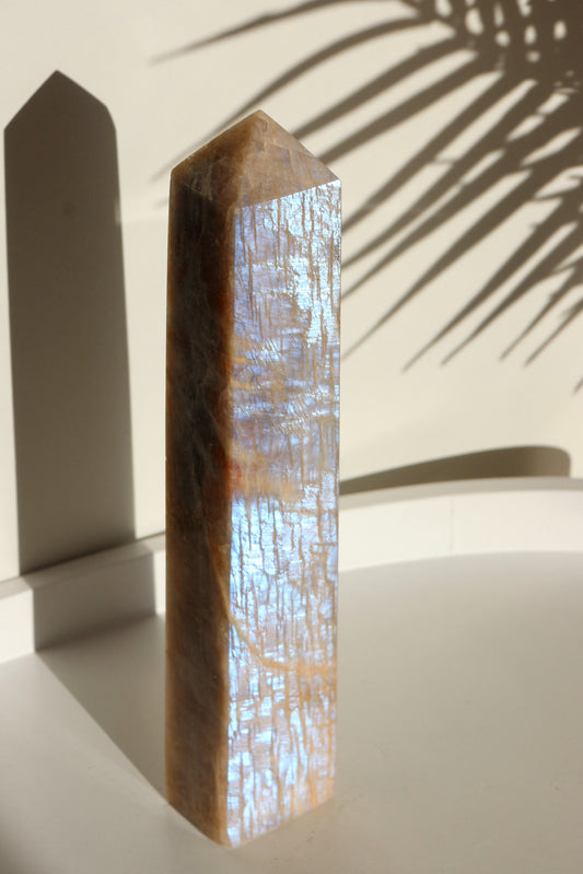 Pointe de pierre de lune adulaire - 20 cm - Reflets bleus célestes ✨