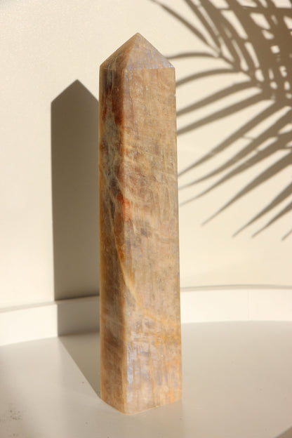 Pointe de pierre de lune adulaire - 20 cm - Reflets bleus célestes ✨