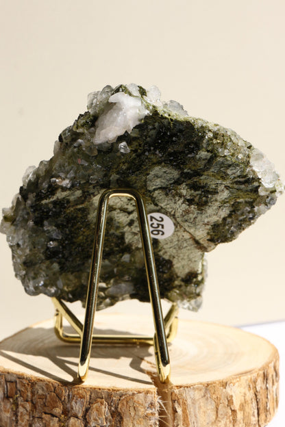 Epidote sur quartz - Pierre brute n°256