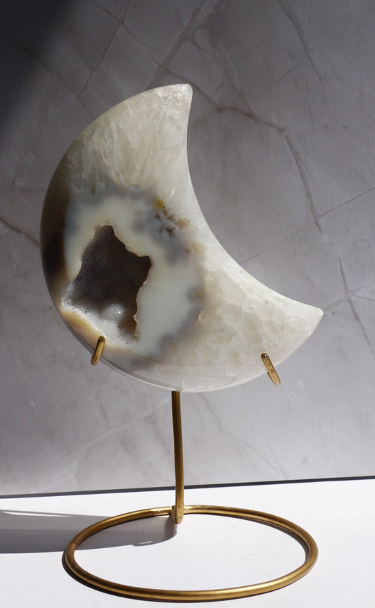 Lune en Agate Cristallisée n°158 – 500g | Socle inclus 💎