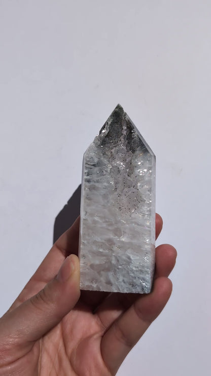 Pointe en Agate Cristallisée n°316 – 133g 💎