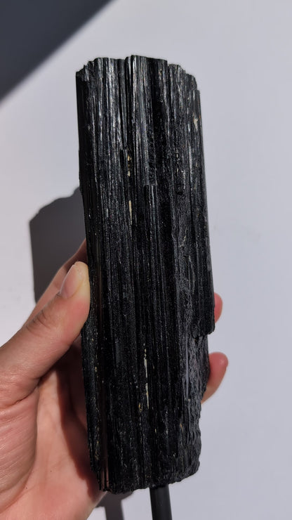 Tourmaline Noire n°188 sur Socle – 777g | Pièce unique du Brésil 💎